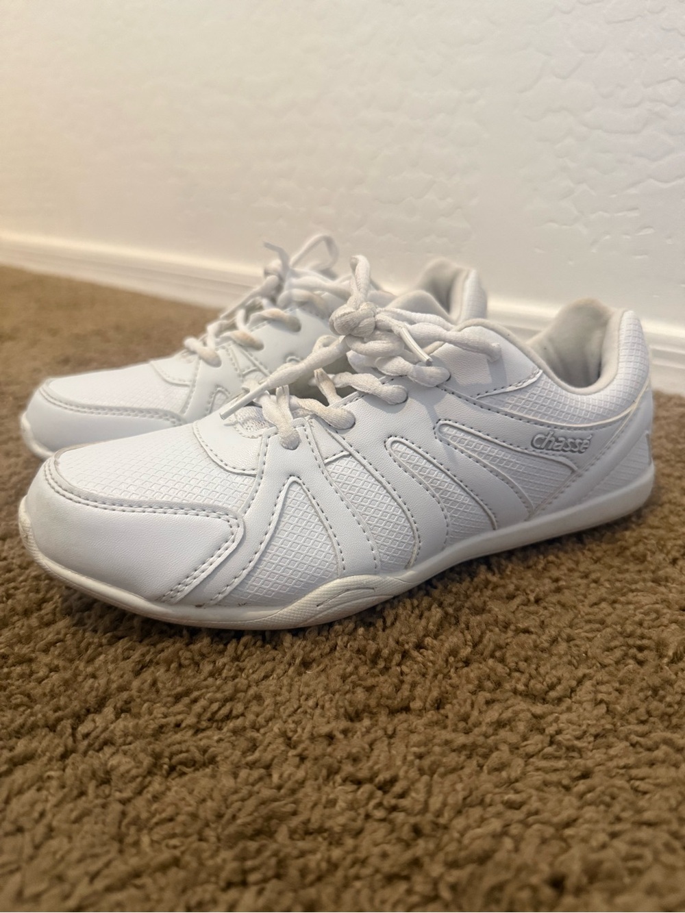 Chaser Kids White Lace-Up Sneakers